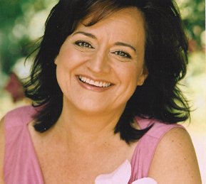 #1 Hit Songwriter Kirsti Manna To Host Seventh “Songwriter Girl Camp”