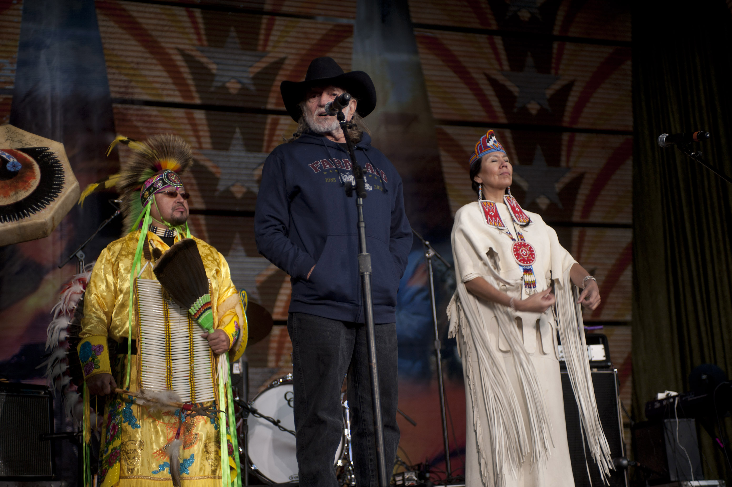 News Roundup: Farm Aid, Matador 21, Bobby Braddock, Cake