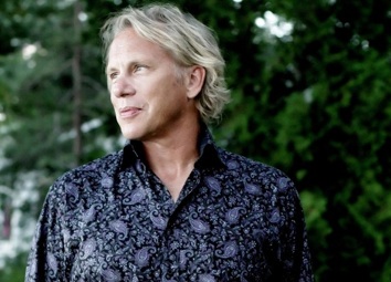 Exclusive: Stewart Francke Covers Death Cab For Cutie