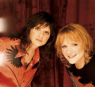 Exclusive: Indigo Girls, “Share The Moon” (Acoustic)