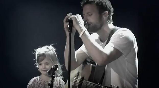 Dierks Bentley Duets With His Daughter At The Ryman