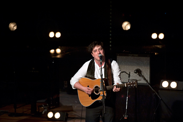 Mumford & Sons Battle Nerves At The Ryman