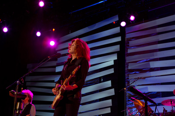 Bonnie Raitt Rocks The Ryman
