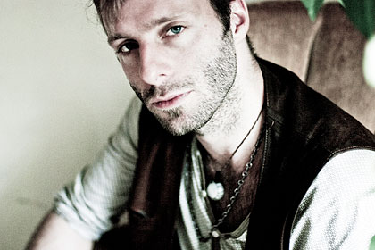 Video Premiere: John River Shannon, “City Lights”