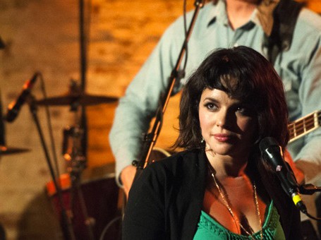 Live from the Artists Den Returns; Watch Norah Jones Play “Good Morning”