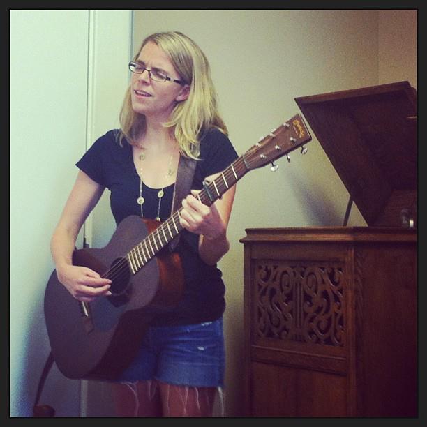 Aoife O’Donovan Performs “Red & White & Blue & Gold” At The AS Office