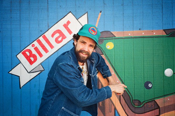 Watch Jonny Fritz And Dawes Record Dad Country In Jackson Browne’s Studio