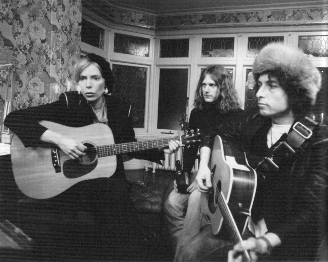 Joni Mitchell Returns, Clarifies Dylan Comments