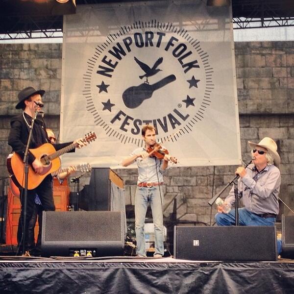 Watch Ramblin’ Jack Elliott Surprise Beck During The Newport Folk Festival