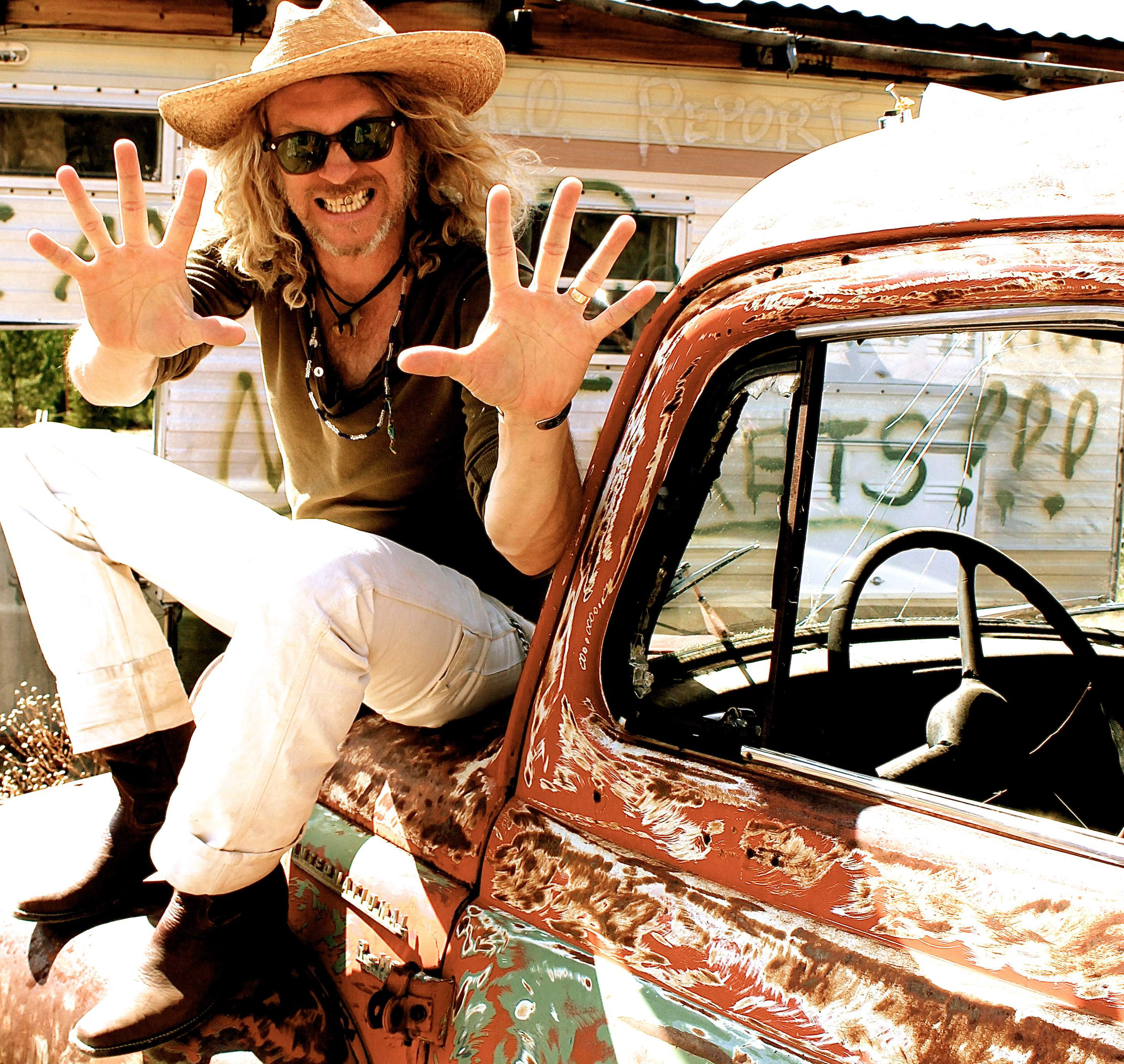 Video Premiere: Jimbo Mathus, “Tennessee Walking Mare”