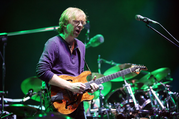 Phish Offer Fresh Surprises At Halloween Show