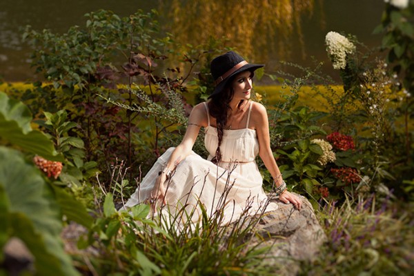 Watch Maria Taylor Sing “Folk Song Melody”