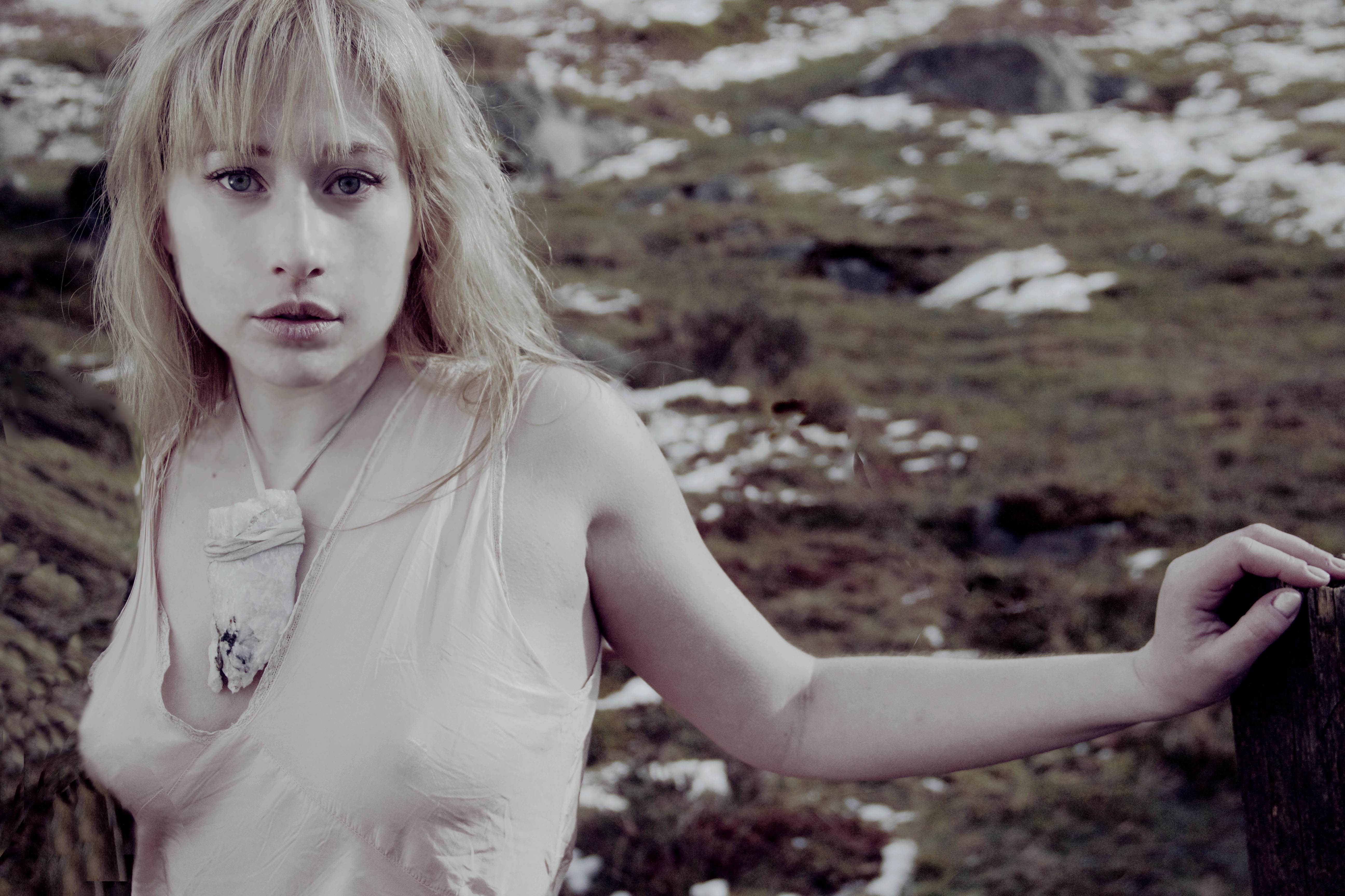 Video Premiere: Anna Rose, “Los Angeles”