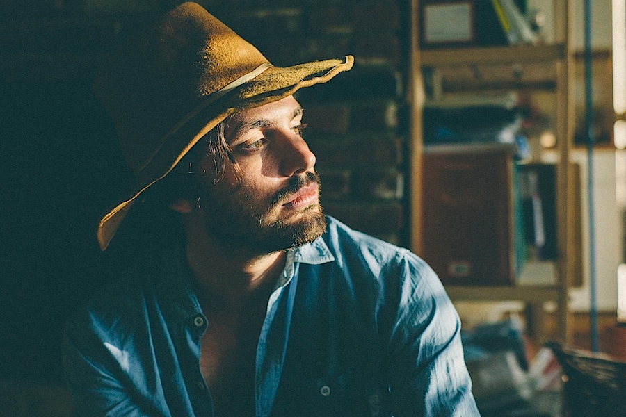 Song Premiere: Robert Francis, “Blue”