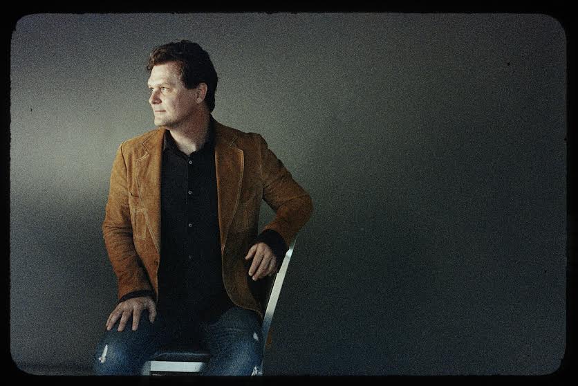 Song Premiere: Tom Maxwell, “Moonglow”