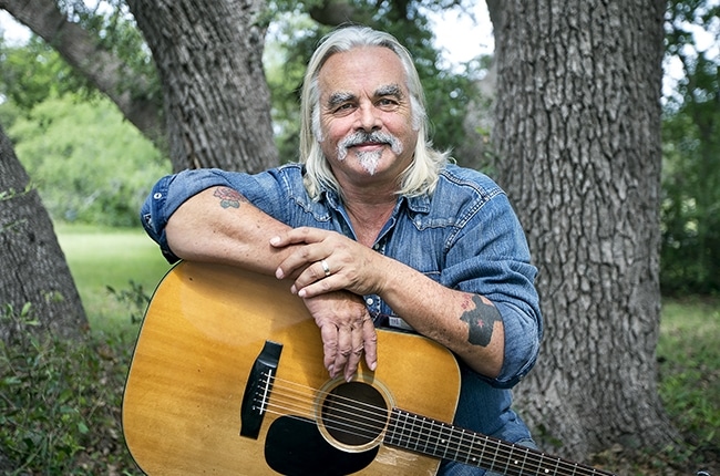 Hal Ketchum Premieres New Track “I’m the Troubadour”