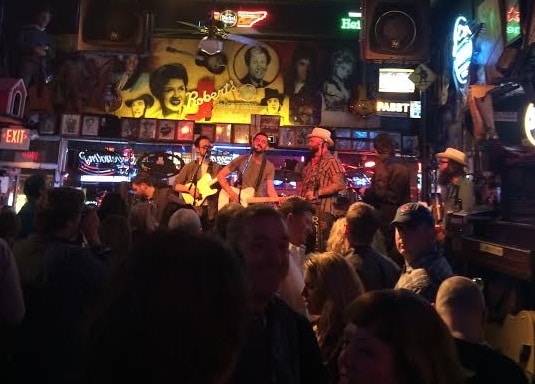 AMAs: Robert Ellis Plays Robert’s Western World In Nashville