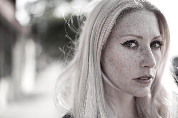 Daily Discovery: Julie Mintz, “Til She Disappears”