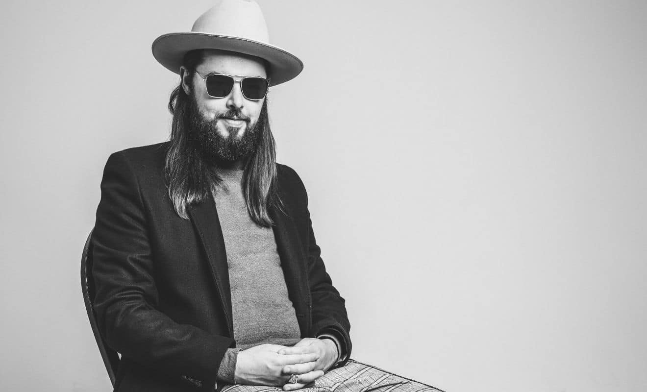 Caleb Caudle Crafted His New Record With Johnny Cash’s Guitar In Hand