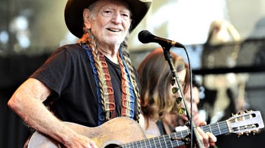 Edie Brickell Premieres New Song in Honor of Willie Nelson’s Birthday