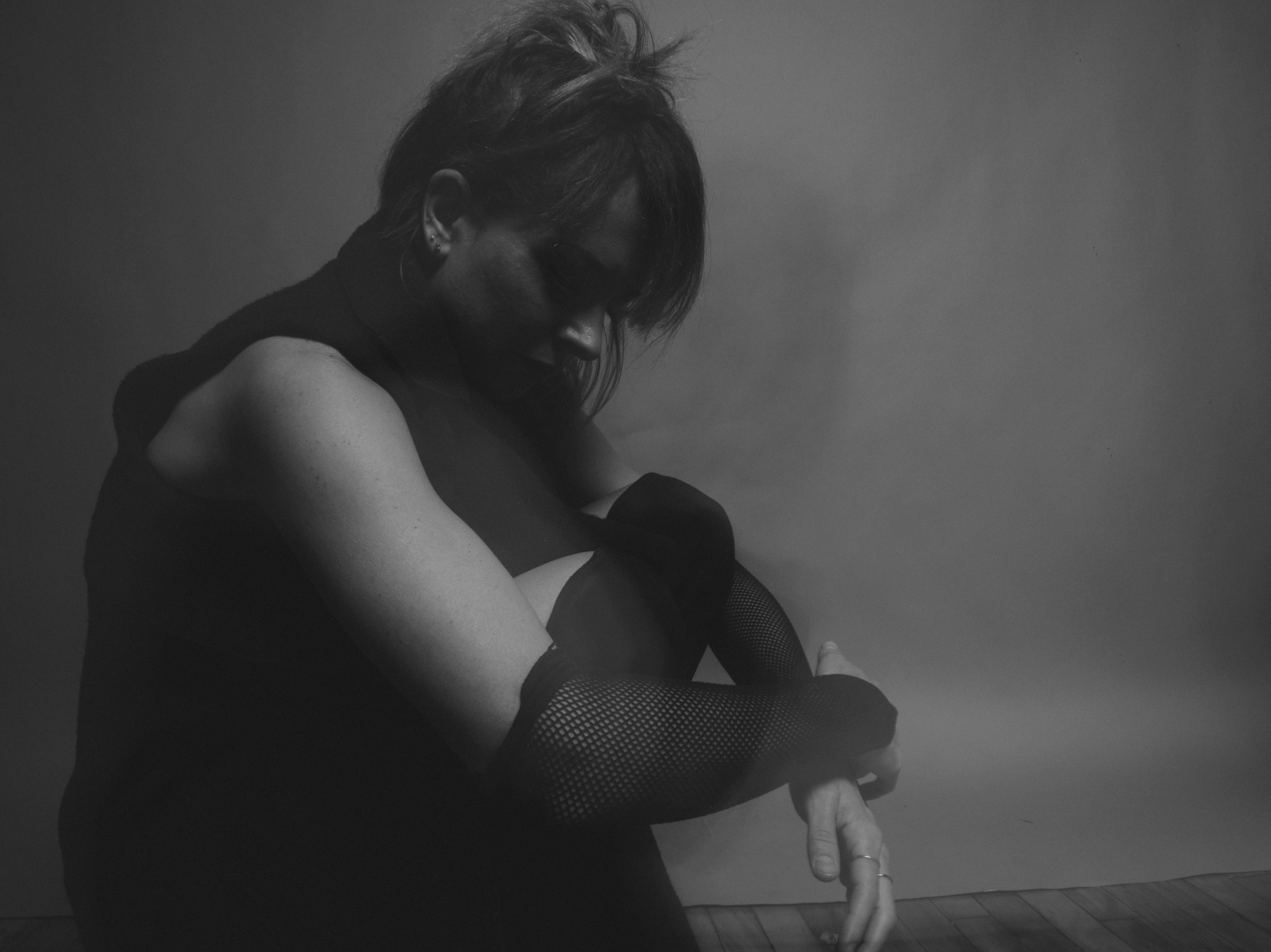 I Am Snow Angel Releases Moving Cover of Leonard Cohen’s ‘Tower of Song’