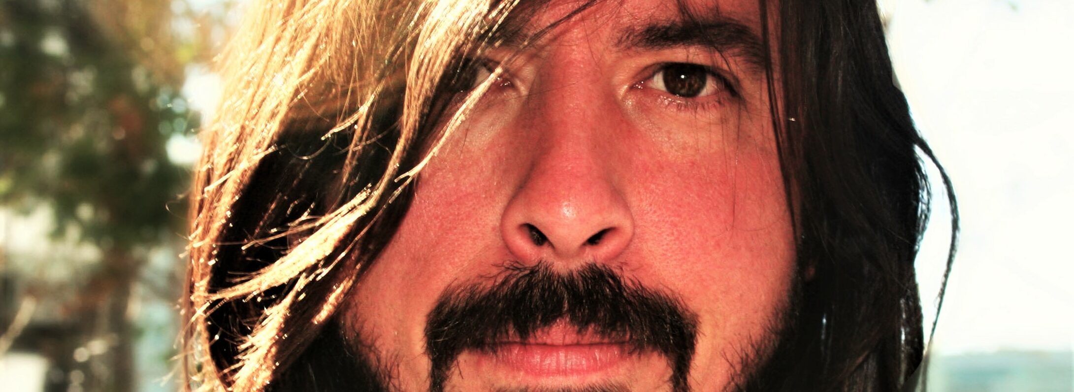 Behind David Letterman’s Favorite Song, “Everlong,” by Dave Grohl & Foo Fighters