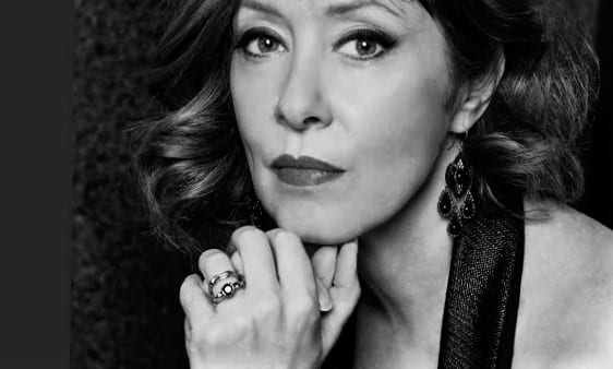 Suzanne Vega Covers Lou Reed’s “Walk On The Wild Side”