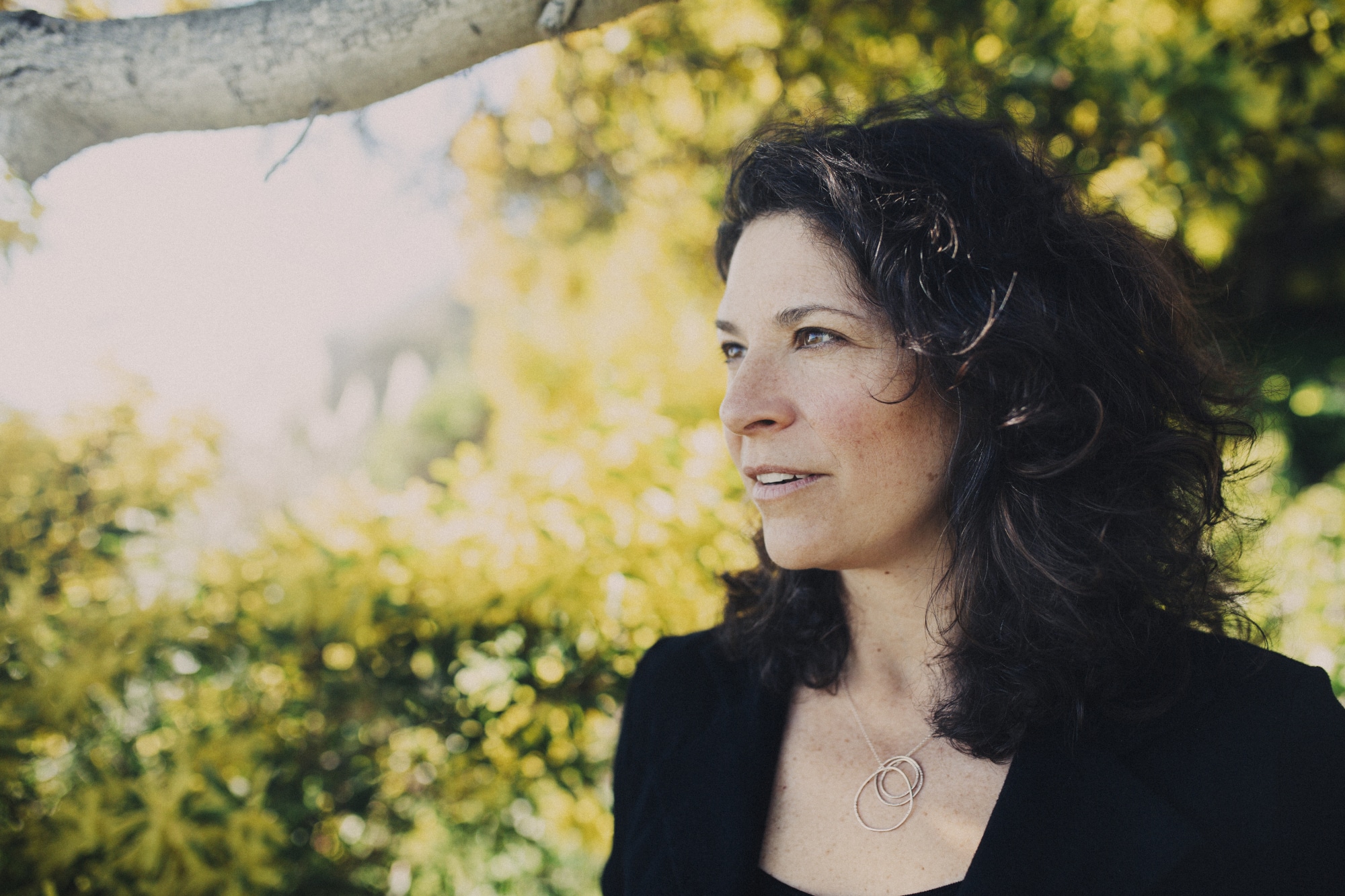 Kris Delmhorst Debuts ‘Long Day in the Milky Way’ With In-Depth Track-by-Track