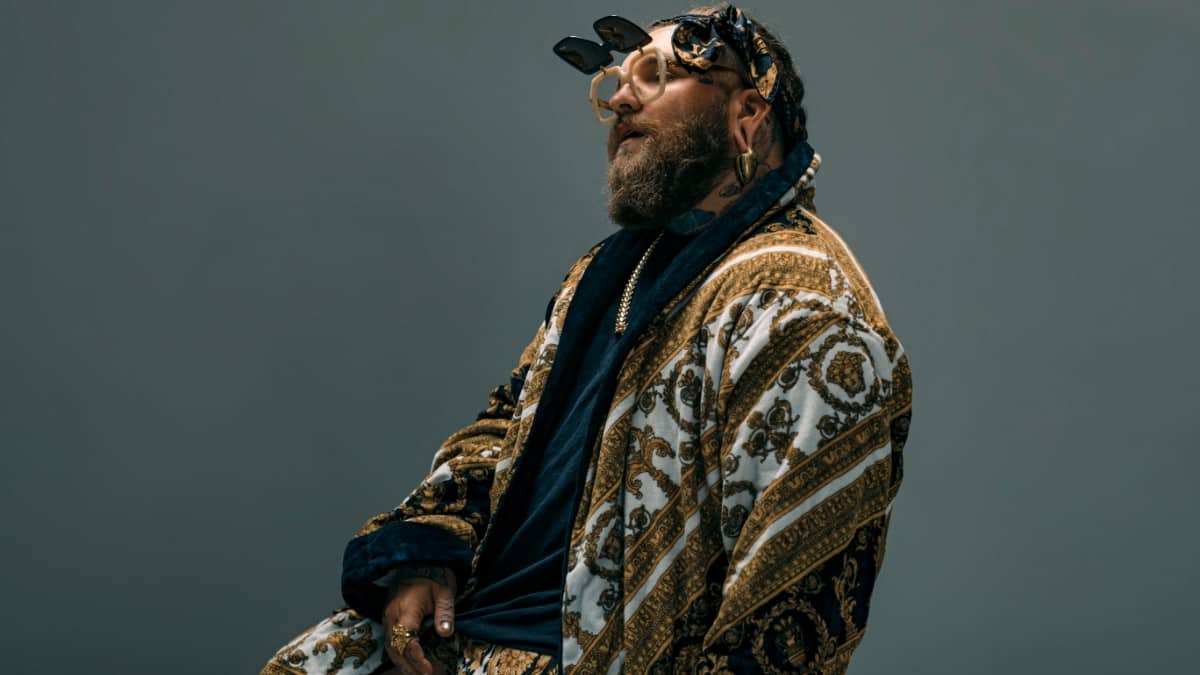 Teddy Swims Enjoys Frivolous Spending With “Broke”