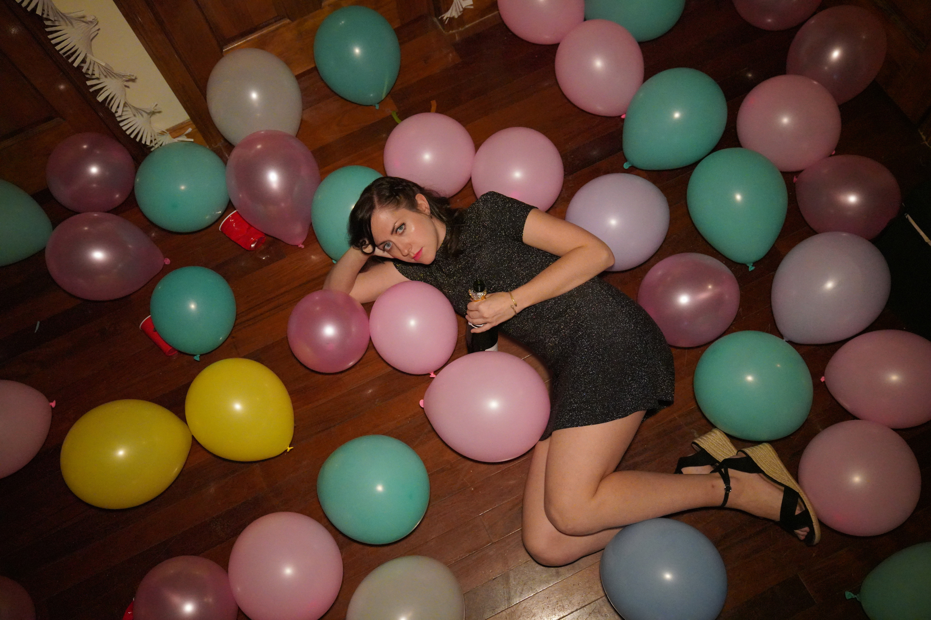 Sarah Dooley Examines The Funny Side of Love and Asks, ‘Is This Heartbreak?’