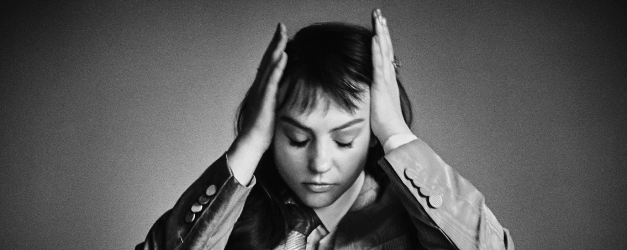 Angel Olsen Shares “Alive and Dying (Waving, Smiling)” from Upcoming ‘Song of the Lark and Other Far Memories’ Box Set