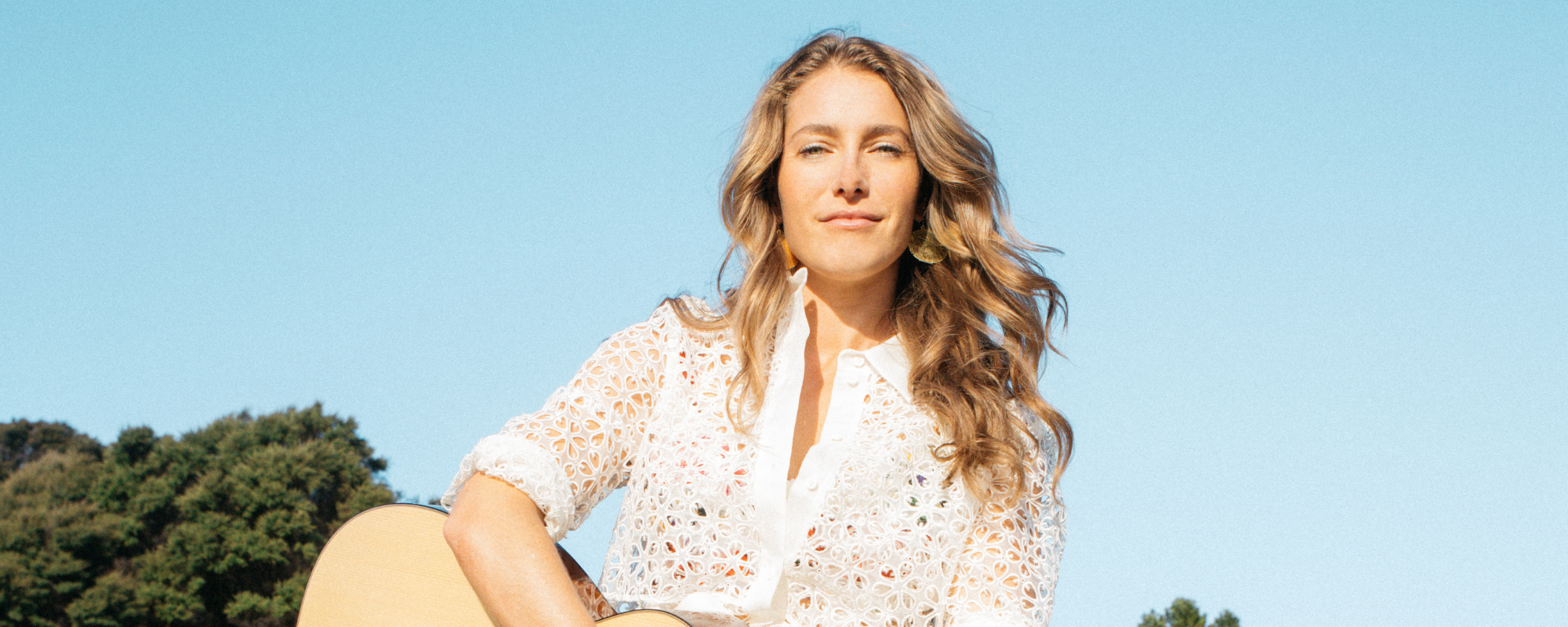 A New Chapter for Caroline Jones, Led by Clever Country Single “Come In (But Don’t Make Yourself Comfortable)”