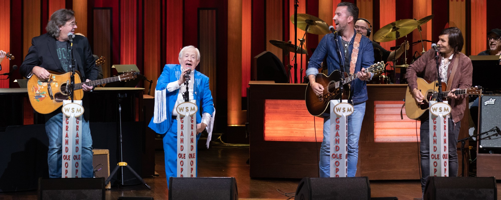 Leslie Jordan Joined By Vince Gill For Grand Ole Opry Debut