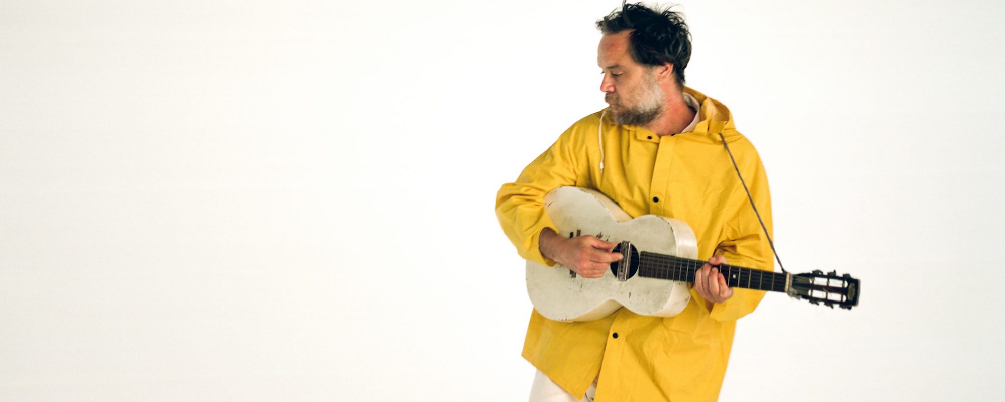 Rodrigo Amarante Sets the Scenes of ‘Drama”