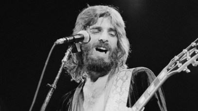 American singer-songwriter Kenny Loggins performing in Los Angeles, 8th March 1980.