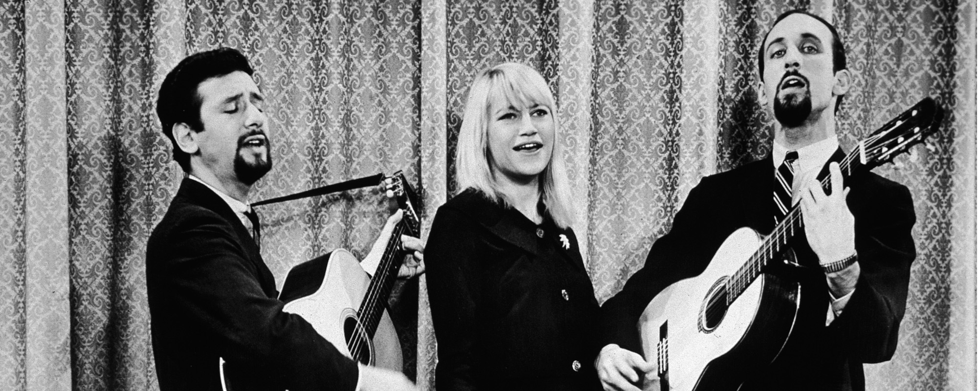 Peter, Paul and Mary sing and perform "Puff The Magic Dragon" together.