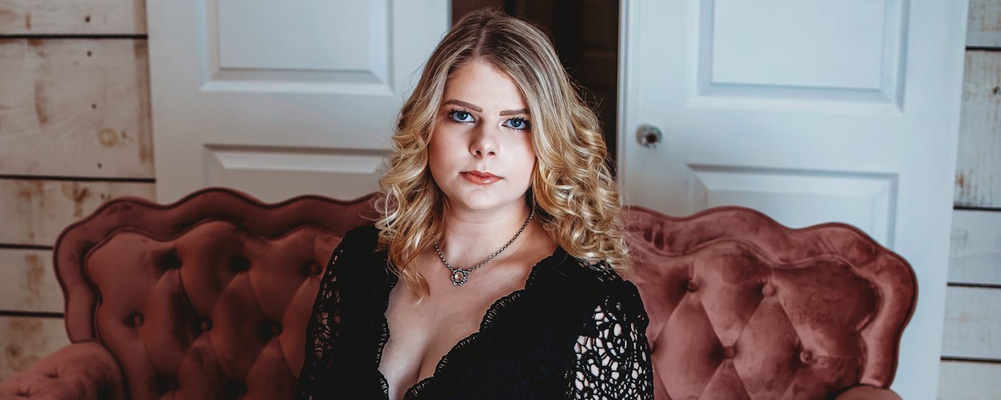 Daily Discovery: Makenzie Phipps on Songwriting and the Temptations of Taking a “Drag”