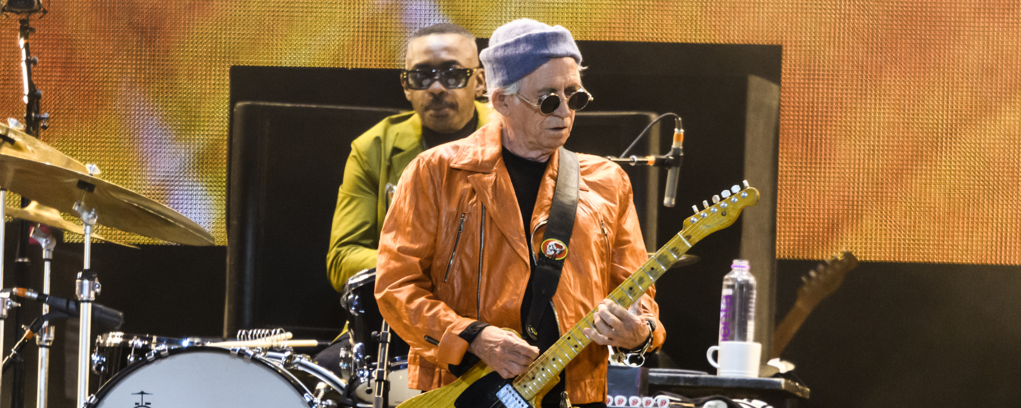 7 Classic Rock Songs for Beginning Guitarists to Learn