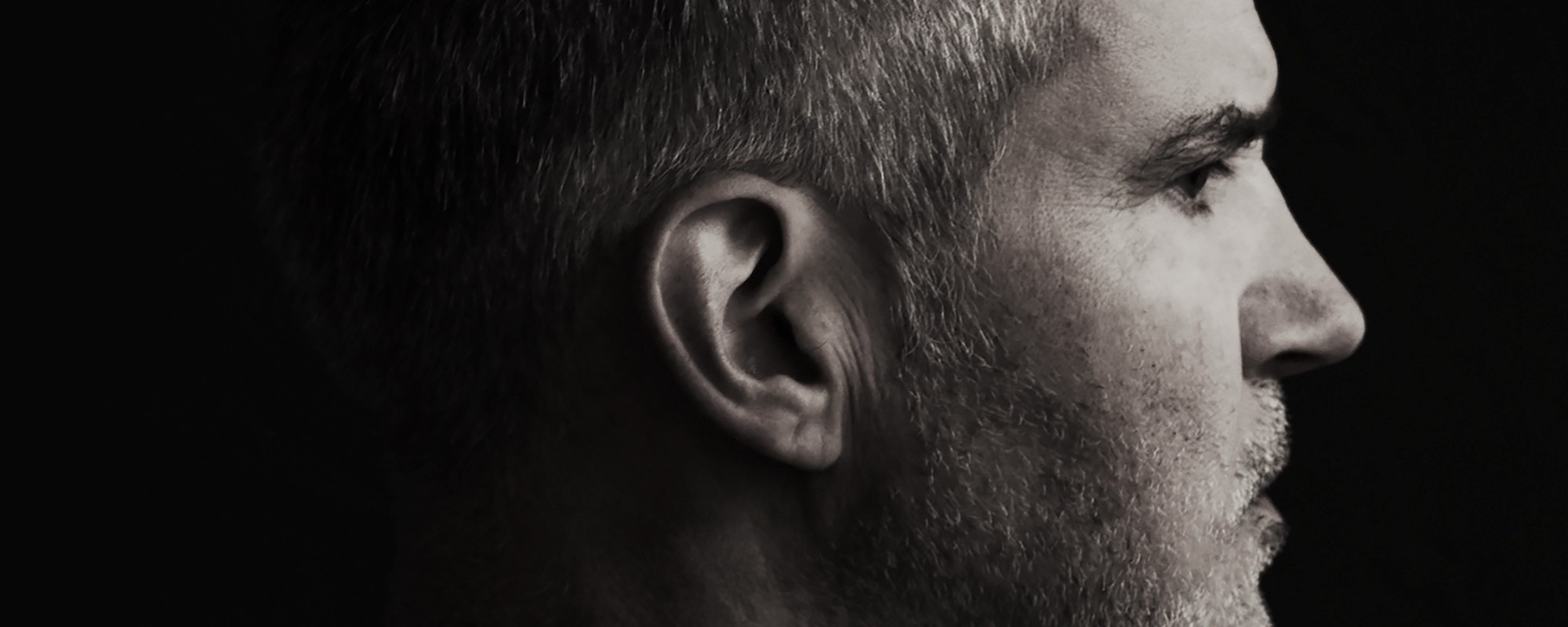 Lloyd Cole Talks “Lost” Years, Sounding Like Berlin-Era Bowie and Album ‘On Pain’