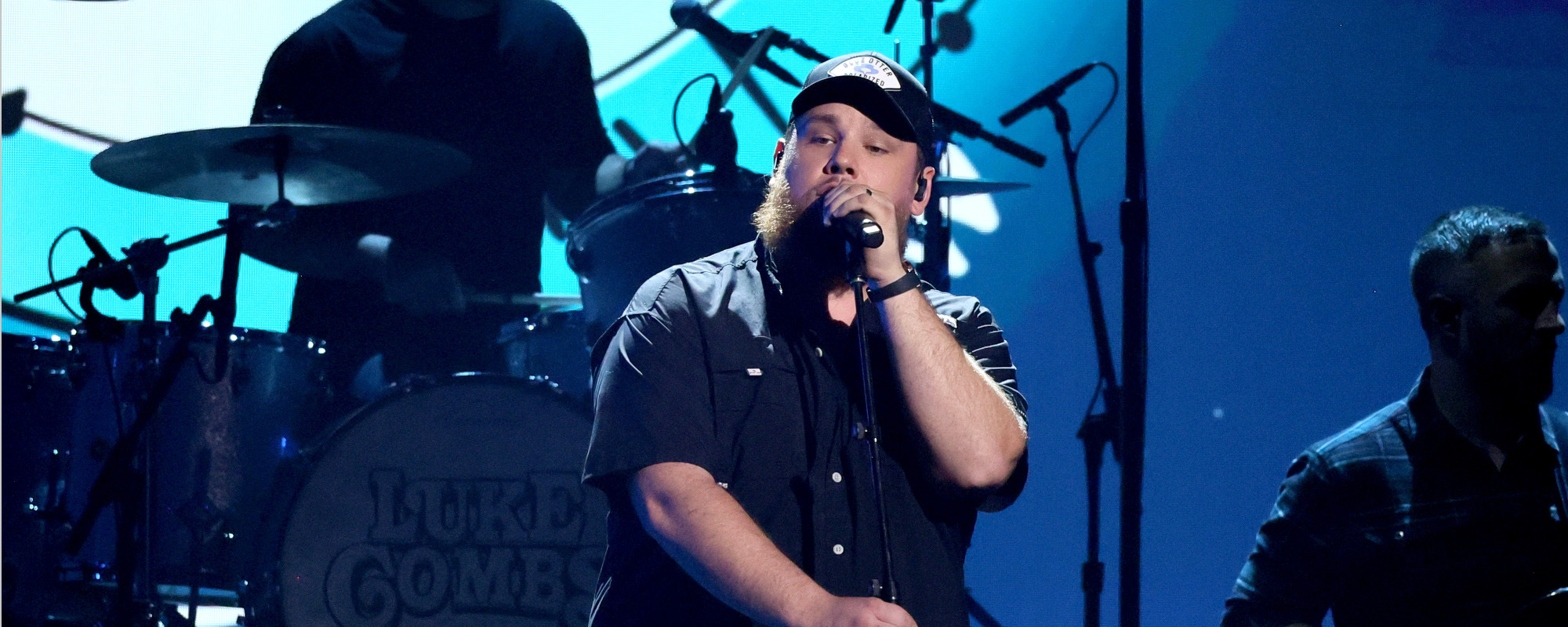 Luke Combs Delivers Touching Performance of “Love You Anyway” at 2023 ACM Awards 