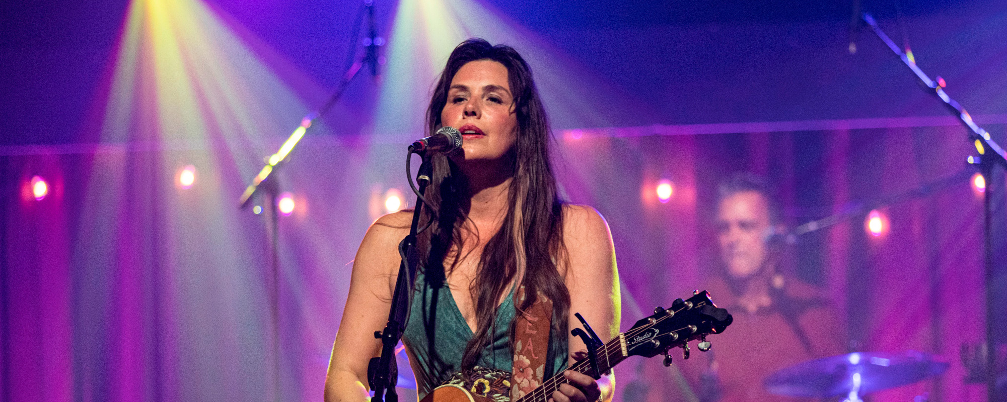 Review: Sara Petite Takes an Assertive Stance