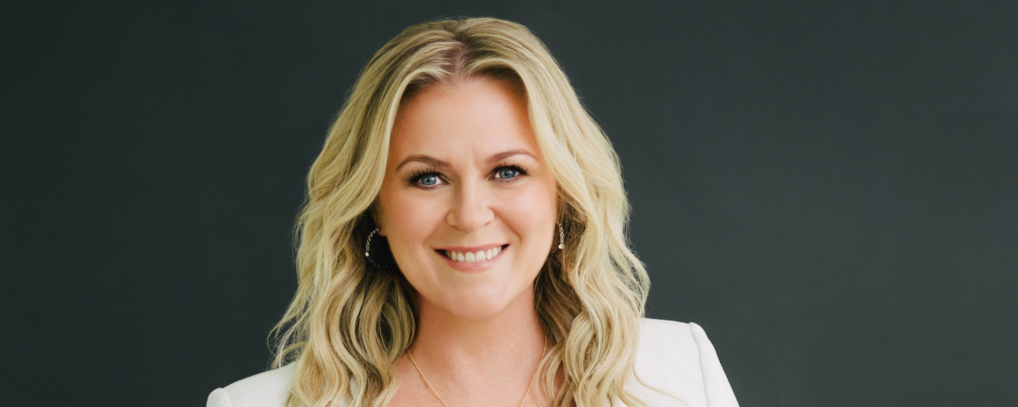 Carolyn Dawn Johnson Returns with Anthemic “Road Blocks,” Off Forthcoming ‘There She Is’