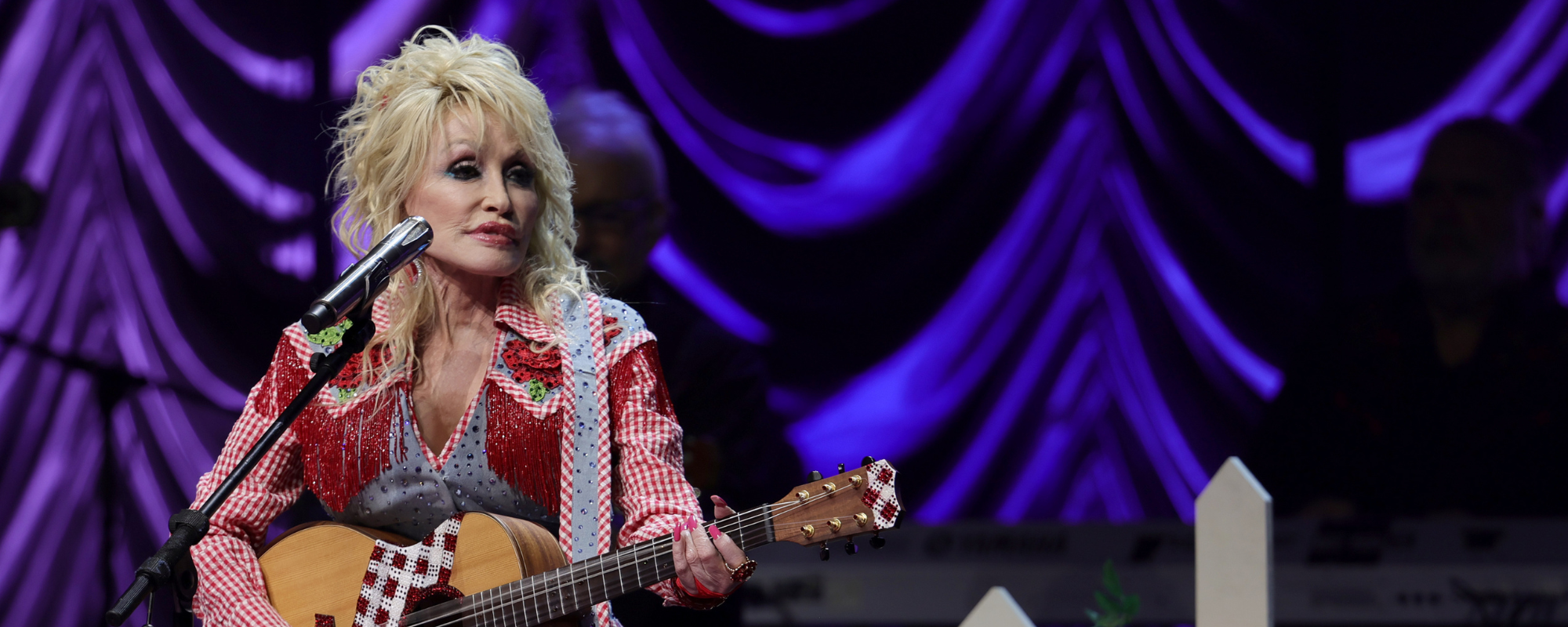 Dolly Parton’s “Love Note” to Paul McCartney and Ringo Starr Led to a Collaboration With the Beatles, Mick Fleetwood, and Peter Frampton