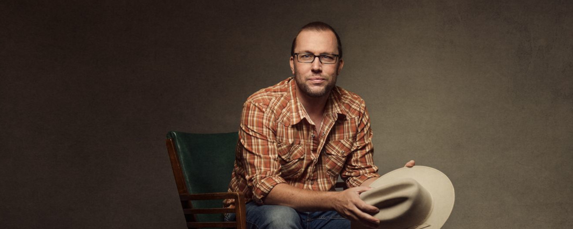 Review: Terry Klein Delivers Candid Confessions on Vulnerable ‘Leave the Light On’