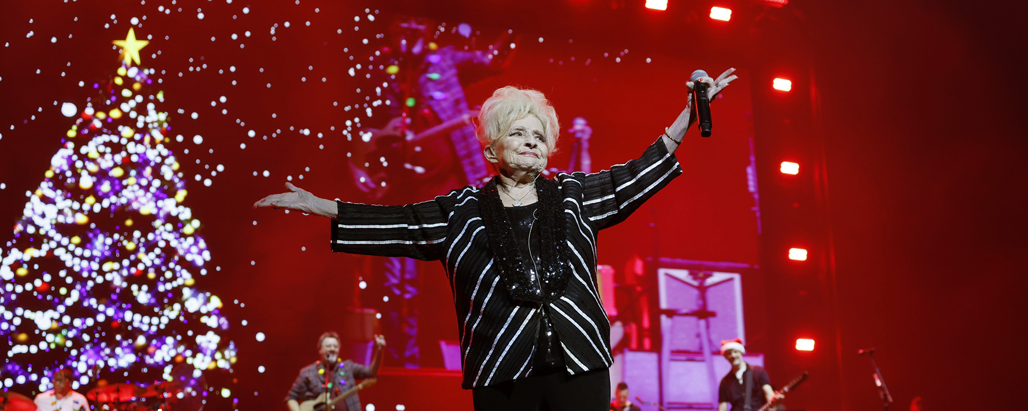 Born on This Day in 1944, the “Dynamite” Singer Who Bridged the Gap Between Pop and Country with Her Seven-Decade-Long Career
