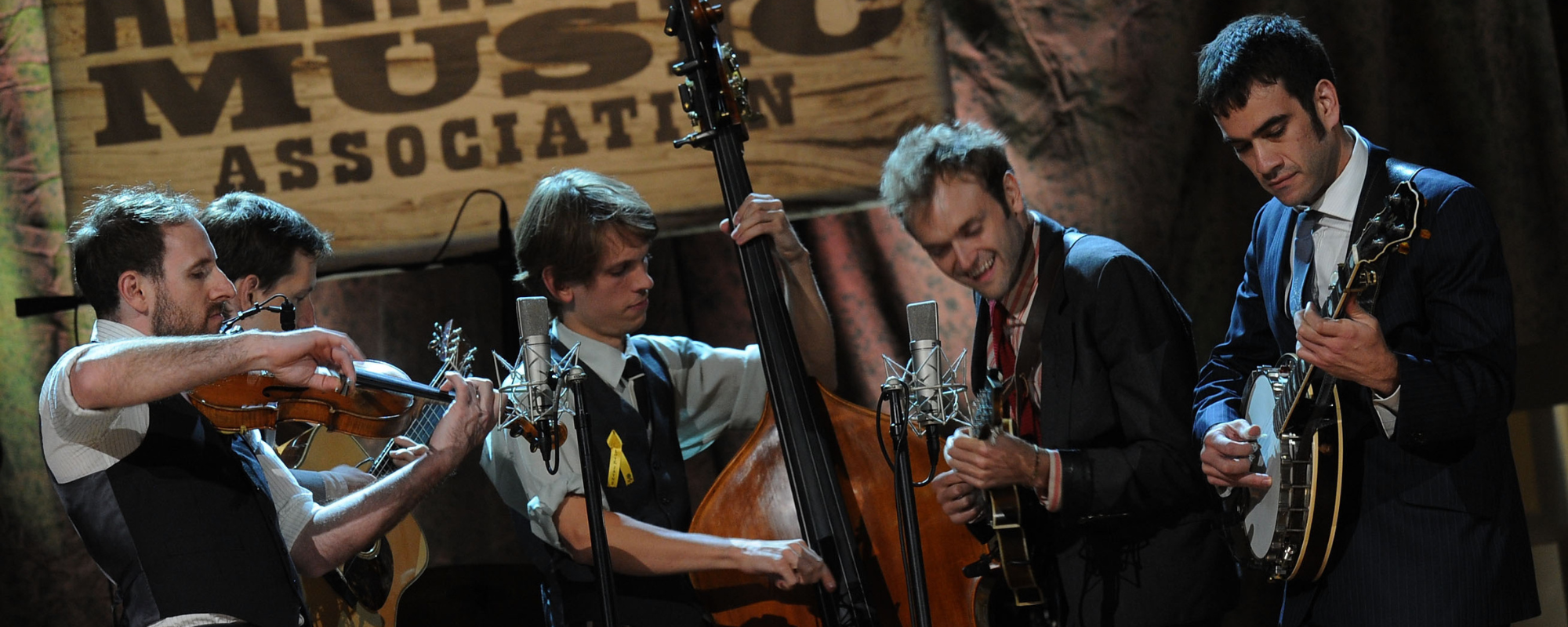 Newgrass Newbie? Here Are 6 Contemporary Bluegrass Bands to Know