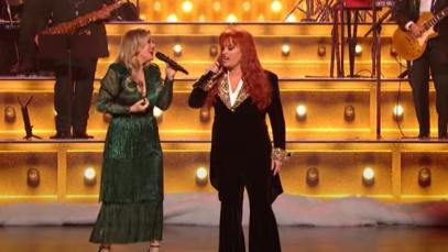Wynonna Judd and Kelly Clarkson