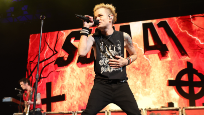 Sum 41 frontmant Derek Whibley performing live onstage