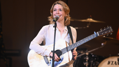 maggie rogers performing live onstage