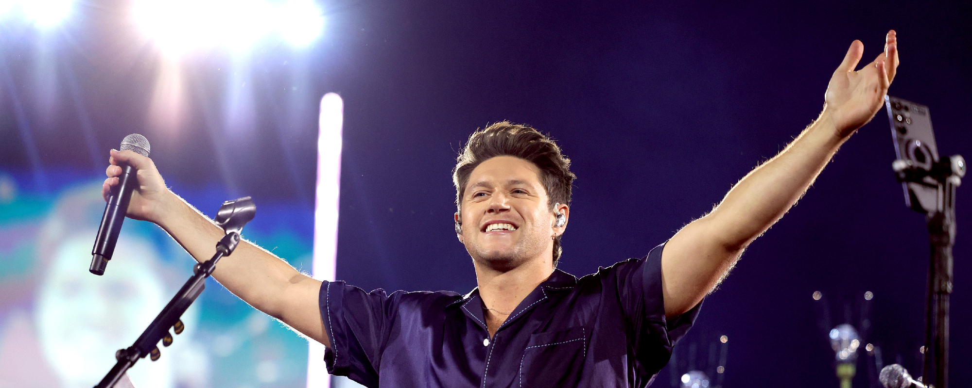 Niall Horan Welcomes Shawn Mendes to the Stage for Special “Treat You Better” Performance